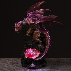 Pūķis ar ķēdi uz LED kristāla